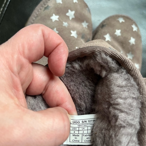 GIrls Size 4 UGG Boots - Picture 2 of 4